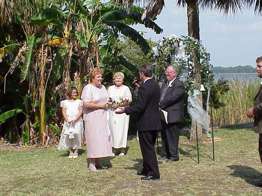tomsingingceremony.jpg